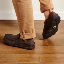 OluKai Moloā - Dark Wood / Dark Java -Olukai Shoes 10128 6348 102 M Moloa DkwDkj Web Opt