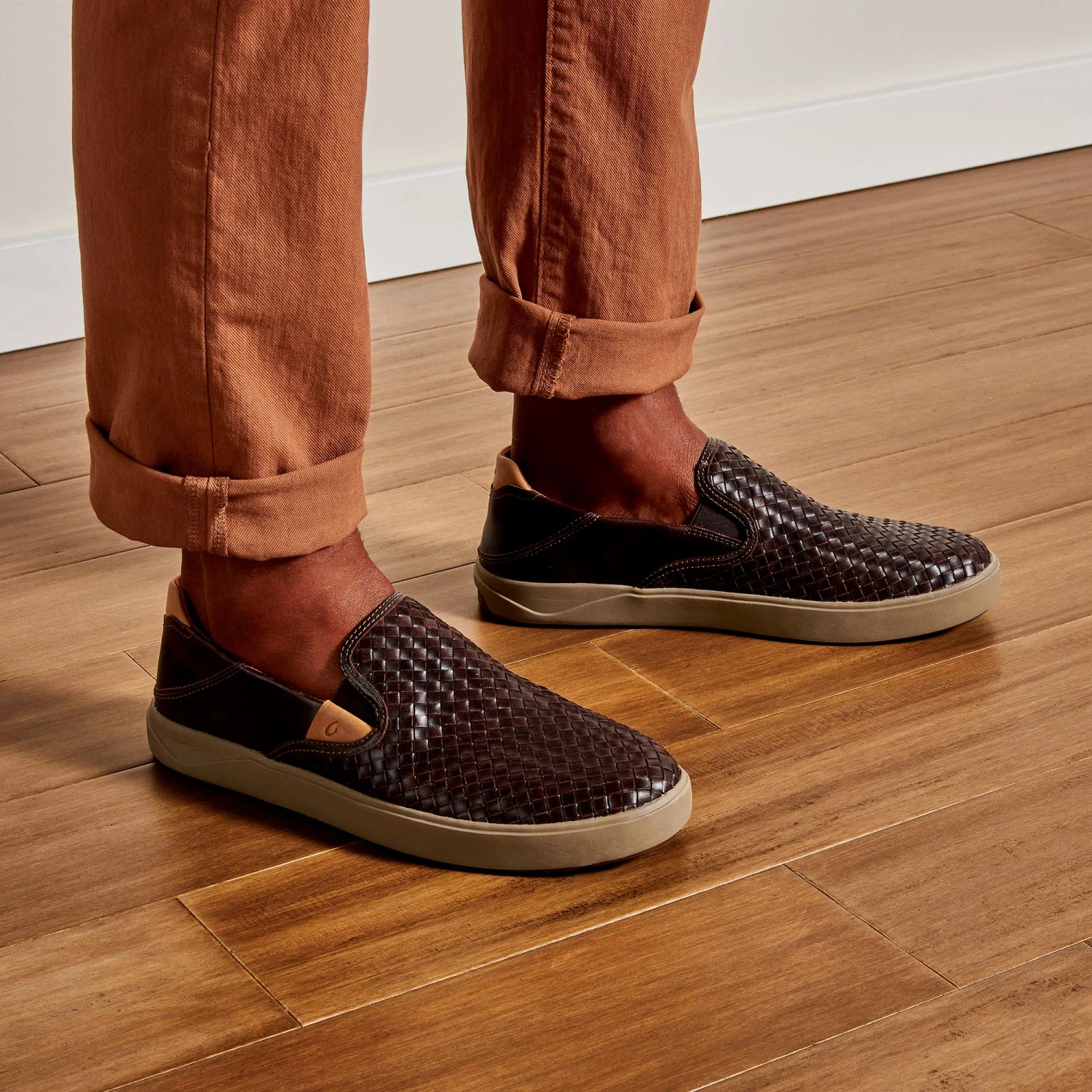 OluKai Lae‘ahi Lauhala - Dark Wood 4 OluKai Lae‘ahi Lauhala - Dark Wood - Image 2