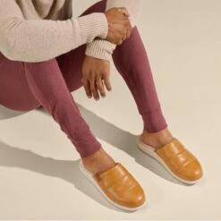 OluKai Mua 'Ili - Golden Sand / Bone -Olukai Shoes 10502 GS19 102 M MUA ILI GoldenSandBone