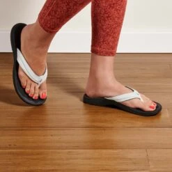 OluKai ‘Ohana - White / Black -Olukai Shoes 20110 4R40 102 W Ohana WhtBlk Web Opt