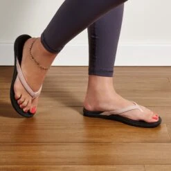 OluKai Ho‘ōpio - Petal Pink Metallic / Black -Olukai Shoes 20294 NK40 102 W Ho Opio PepmBlk Web Opt