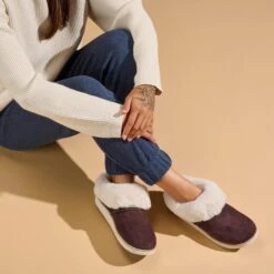 OluKai Ku‘i - Dark Oak / Bone 11 OluKai Ku‘i - Dark Oak / Bone -Olukai Shoes 20457 8L19 102 W KU I DarkOakBone