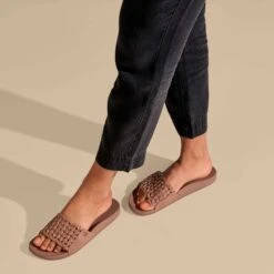 OluKai Kāmola - Tan -Olukai Shoes 20497 3434 102 W KAMOLA TanTan