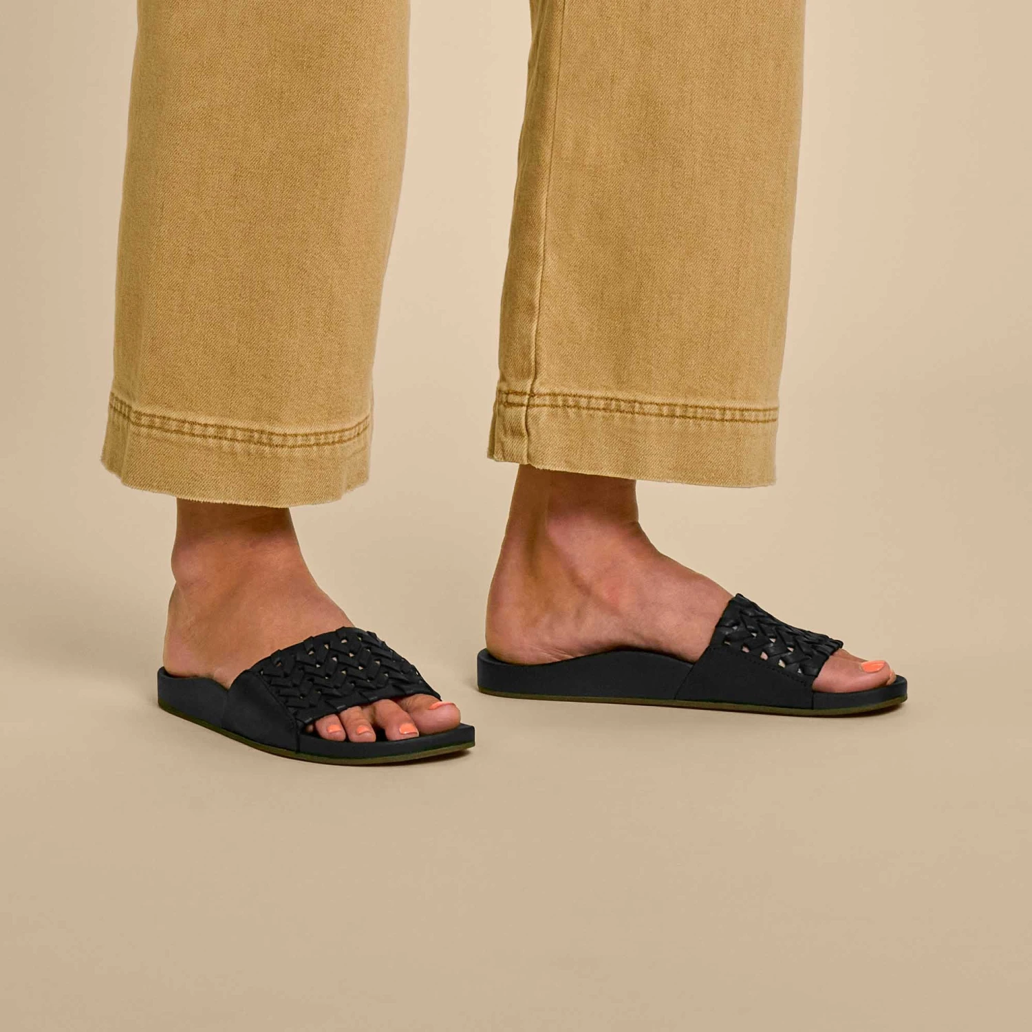 OluKai Kāmola - Black 4 OluKai Kāmola - Black - Image 2