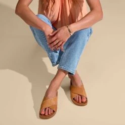 OluKai Kīpe‘a ‘Oho - Tan -Olukai Shoes 20501 3434 102 W KIPE AOHO TanTan c2ab21a8 1dee 4618 8225 39fb4e19bf91