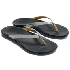 OluKai Women's Ho'opio Leather Flip Flops