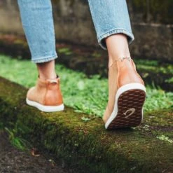 OluKai Hawai‘iloa Manu Hope - Fox / Off White 14 OluKai Hawai‘iloa Manu Hope - Fox / Off White -Olukai Shoes Hawai iloaManuHope Fox galleryimage 06